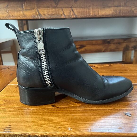 Steve Madden Black Leather Silver Side Zippers Ankle Booties Boots - Picture 8 of 10